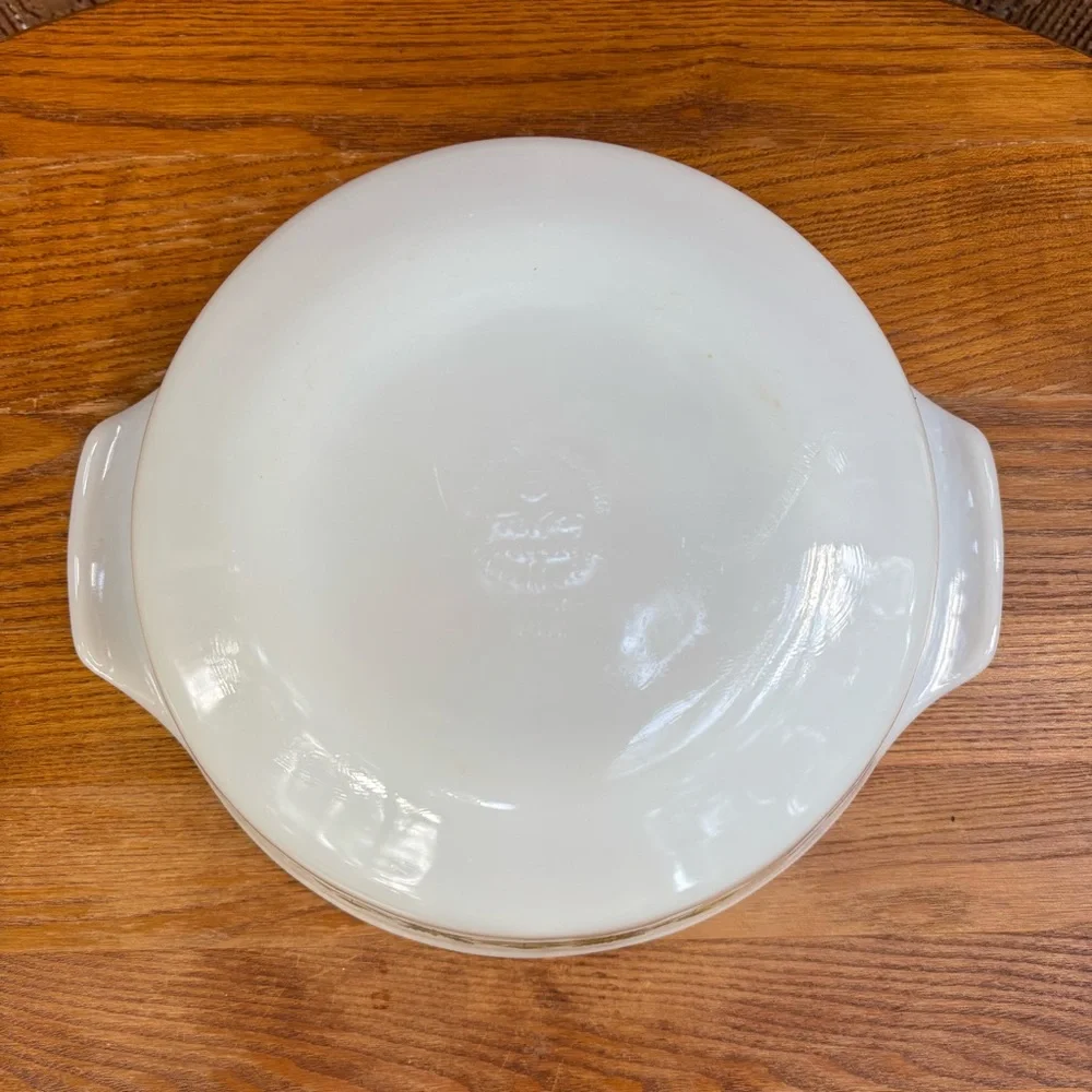 Anchor Hocking Fire King Meadow Green casserole dish 8.5 diameter Vintage